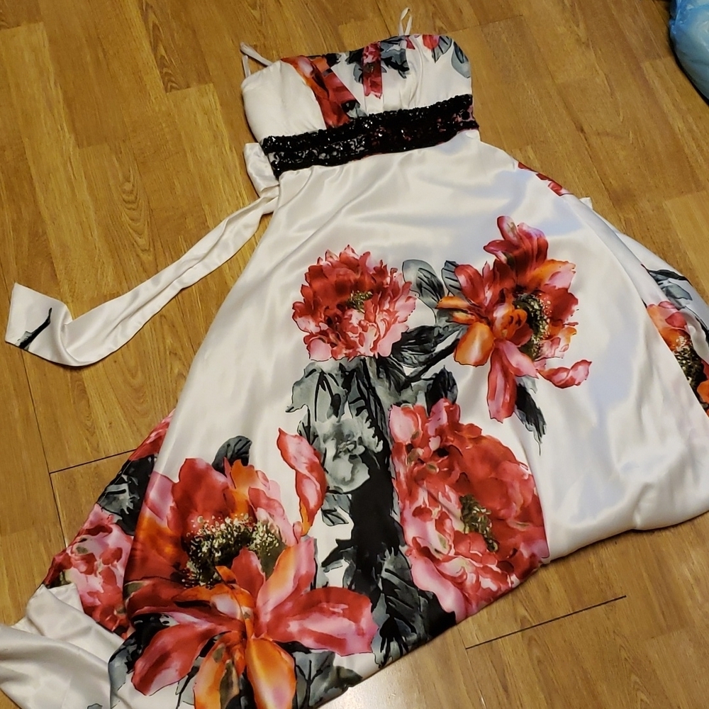 Strapless white formal prom wedding dress w/red floral print sz 1